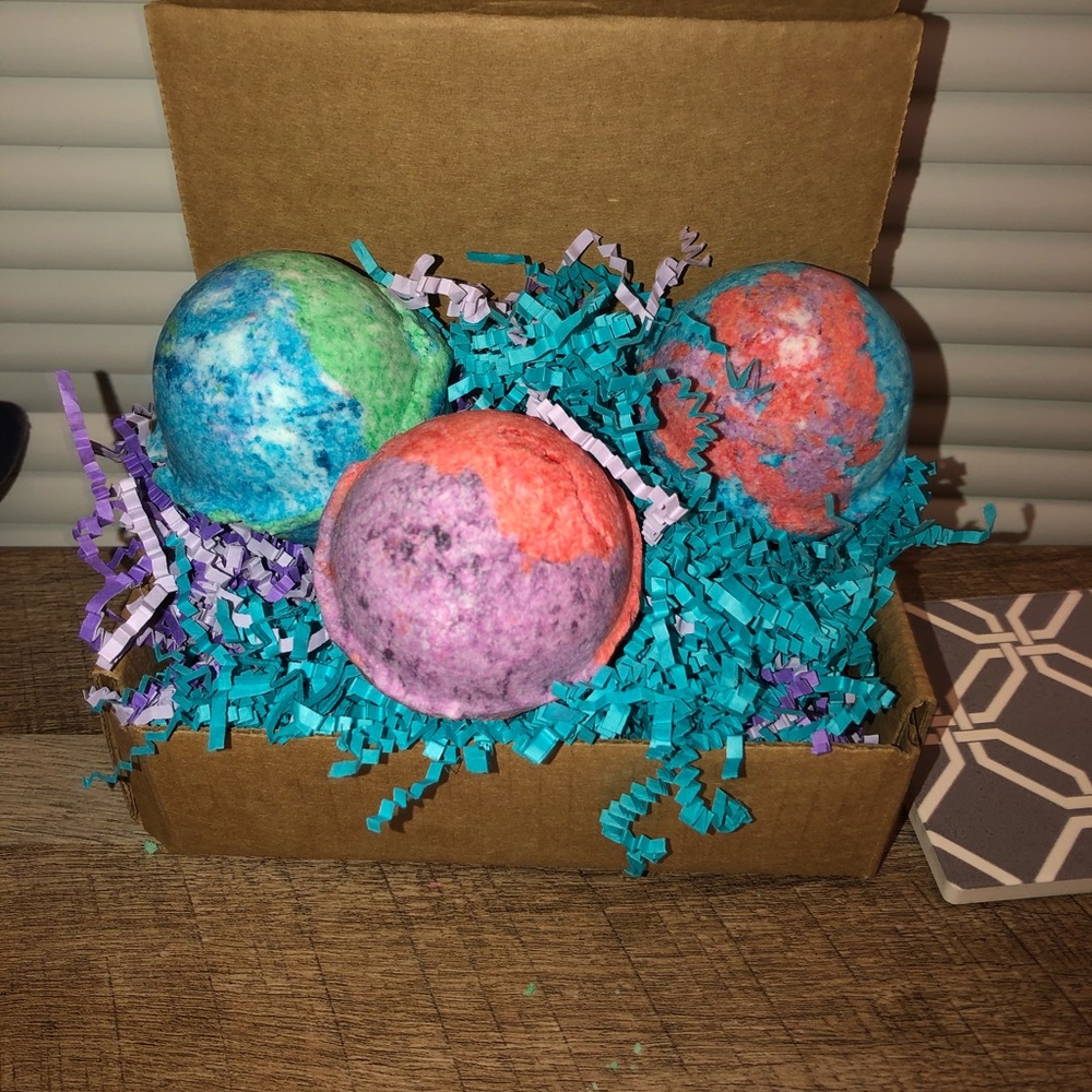 Handmade organic fully customizable bath bombs - Picture 1 of 4